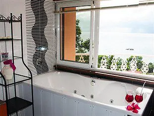 Glacis Heights Villa Bed & Breakfast