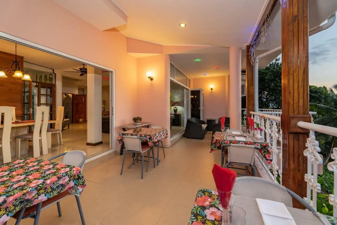 Bed & Breakfast Glacis Heights Villa