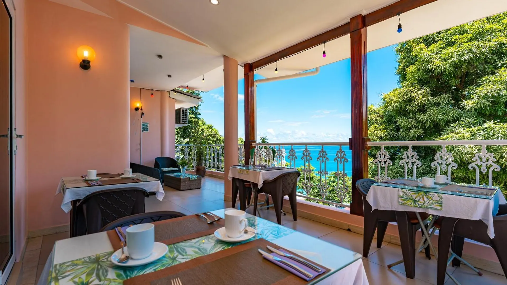 *** Couette-café Glacis Heights Villa Seychelles